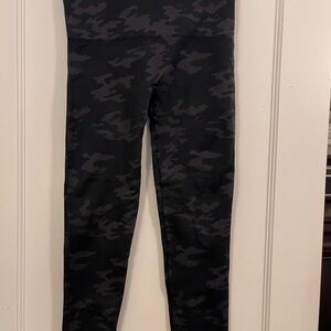 SPANX Camo Leggings - Dark Gray
